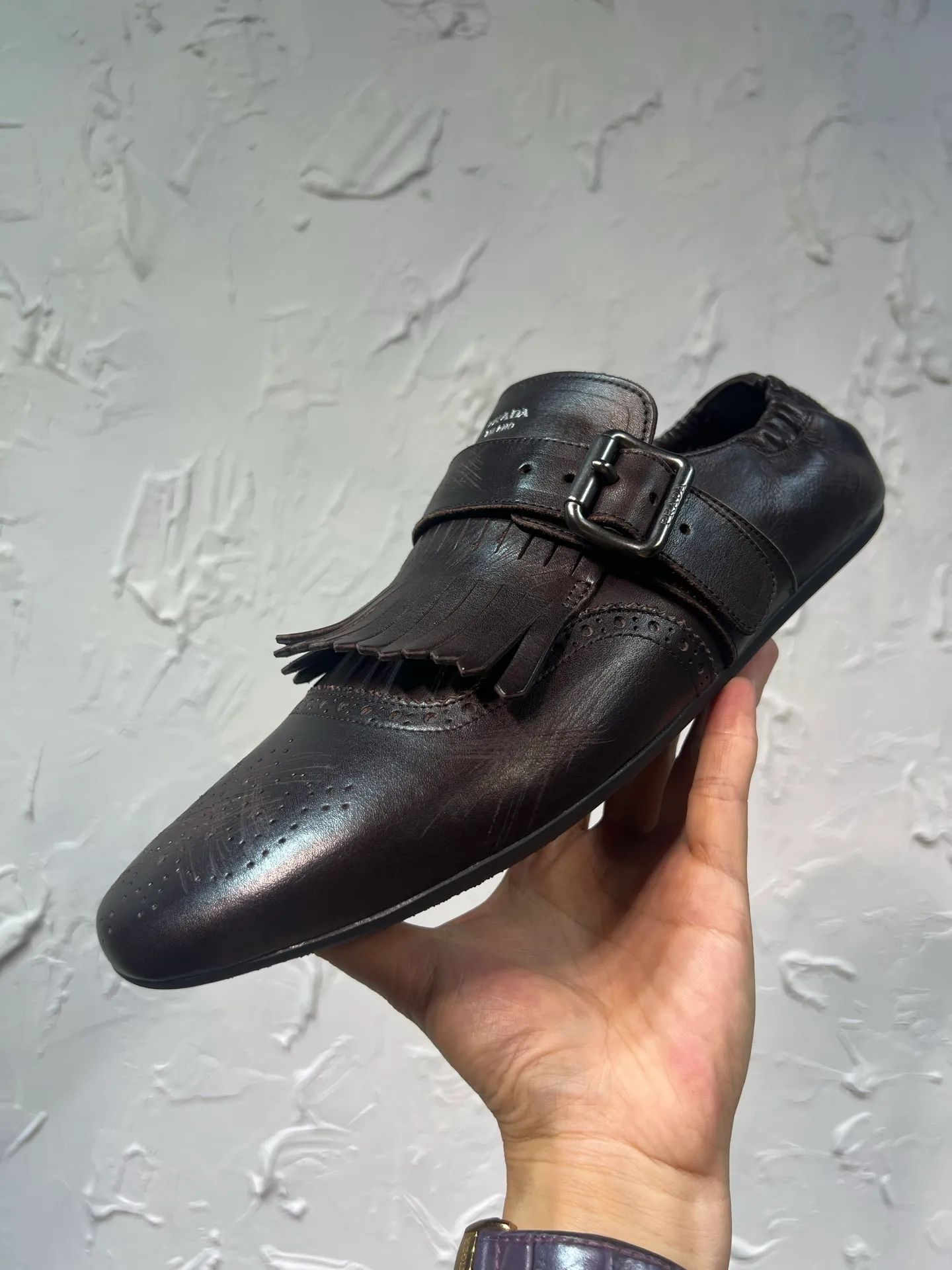 P820 ​​prada derby2025 spring and autumn latest Prada slip-on retro men's leather shoes, Shuffle tassel strap Monk shoes, original one-to-one development, outsole one-to-one molding, upper cowhide, lining and foot cowhide, rubber sole, original packaging Code number: 39-46